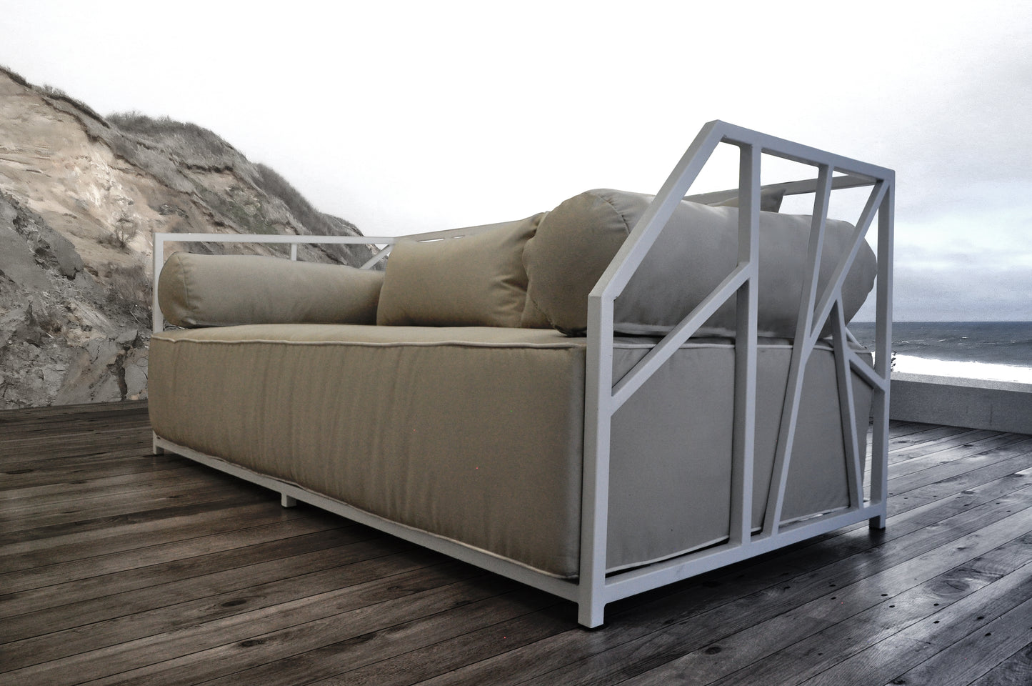 Nidum White Daybed with Beige Cushions